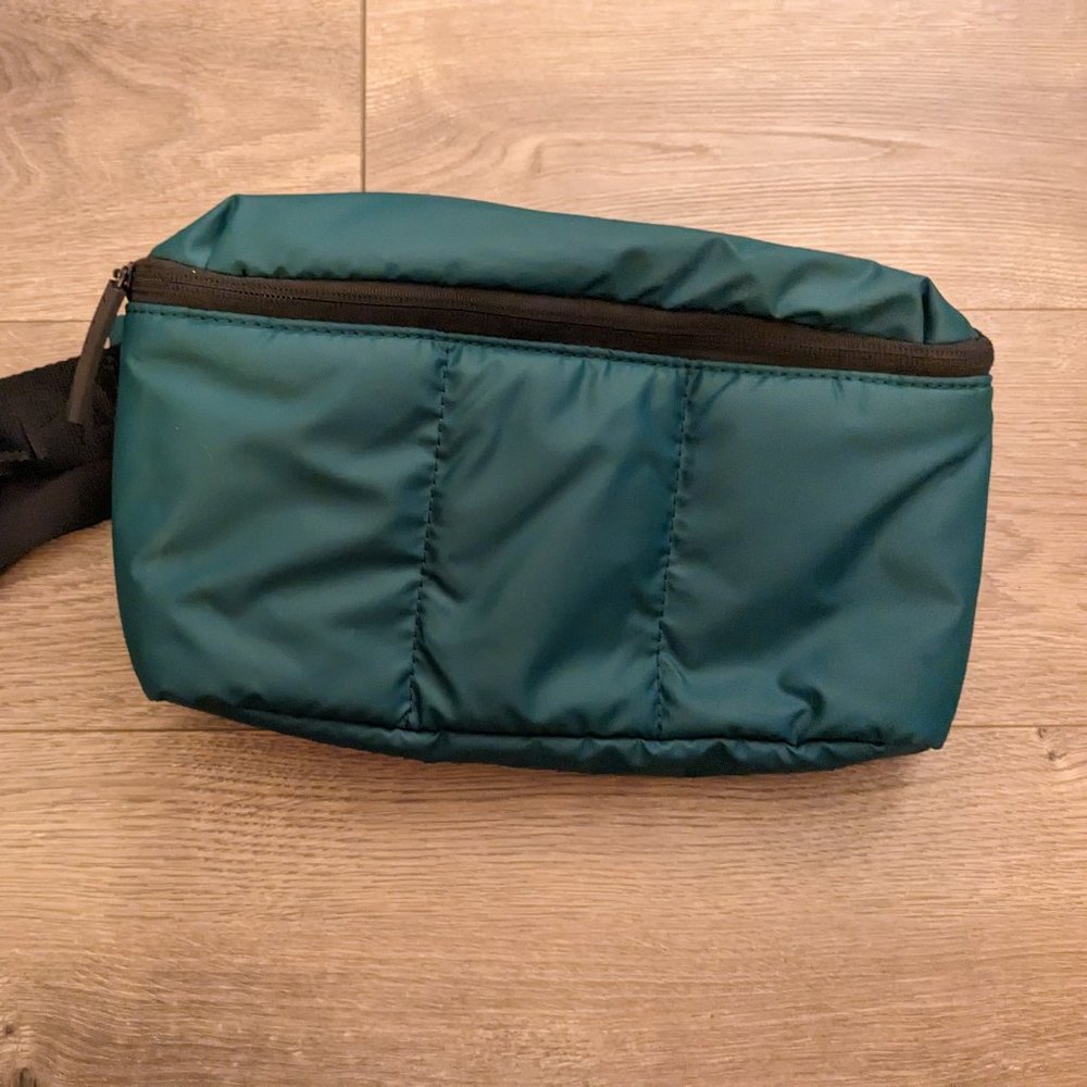 NWOT Calpak Luka Belt Bag in Kale